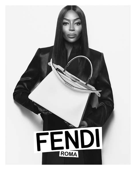 經典FENDI Peekaboo包款宣傳廣告，由Naomi Campbell呈現